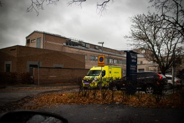 En person har avlidit efter motorcykelolycka på väg 76