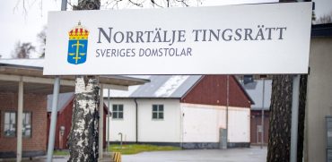 Ungdomar sparkade före detta skolkamrat i ansiktet – fick svårt att prata