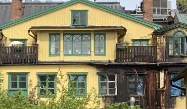 Känd mordbrännare häktad för bränderna i Norrtälje