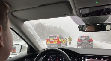 JUST NU: räddningtjänsten har krockat på E-18