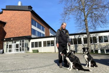 Narkotikahundar förebygger droganvändning på Roslagsskolan