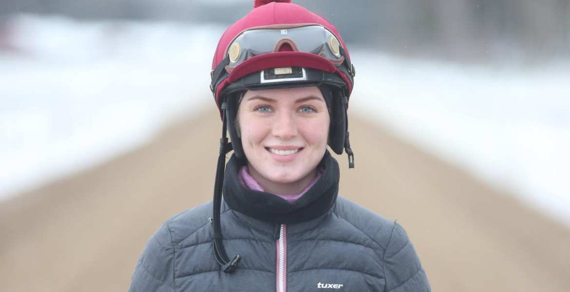 Alina från Gräddö är en av Sveriges bästa Jockeys
