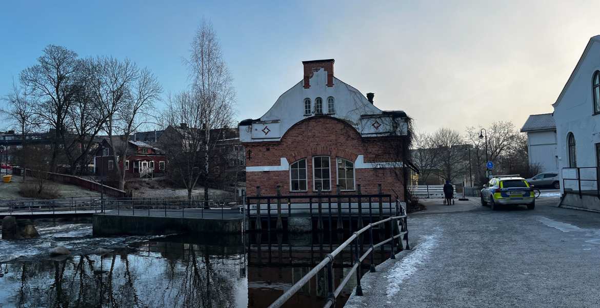 Bild på Kvarngränd vid Norrtäljeån.