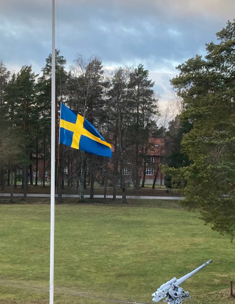 Bild på flaggning på halv stång. 